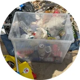 Imagen de contenedores para separar los residuos