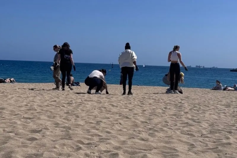 Imagen de una playa más limpia después de una limpieza de playa